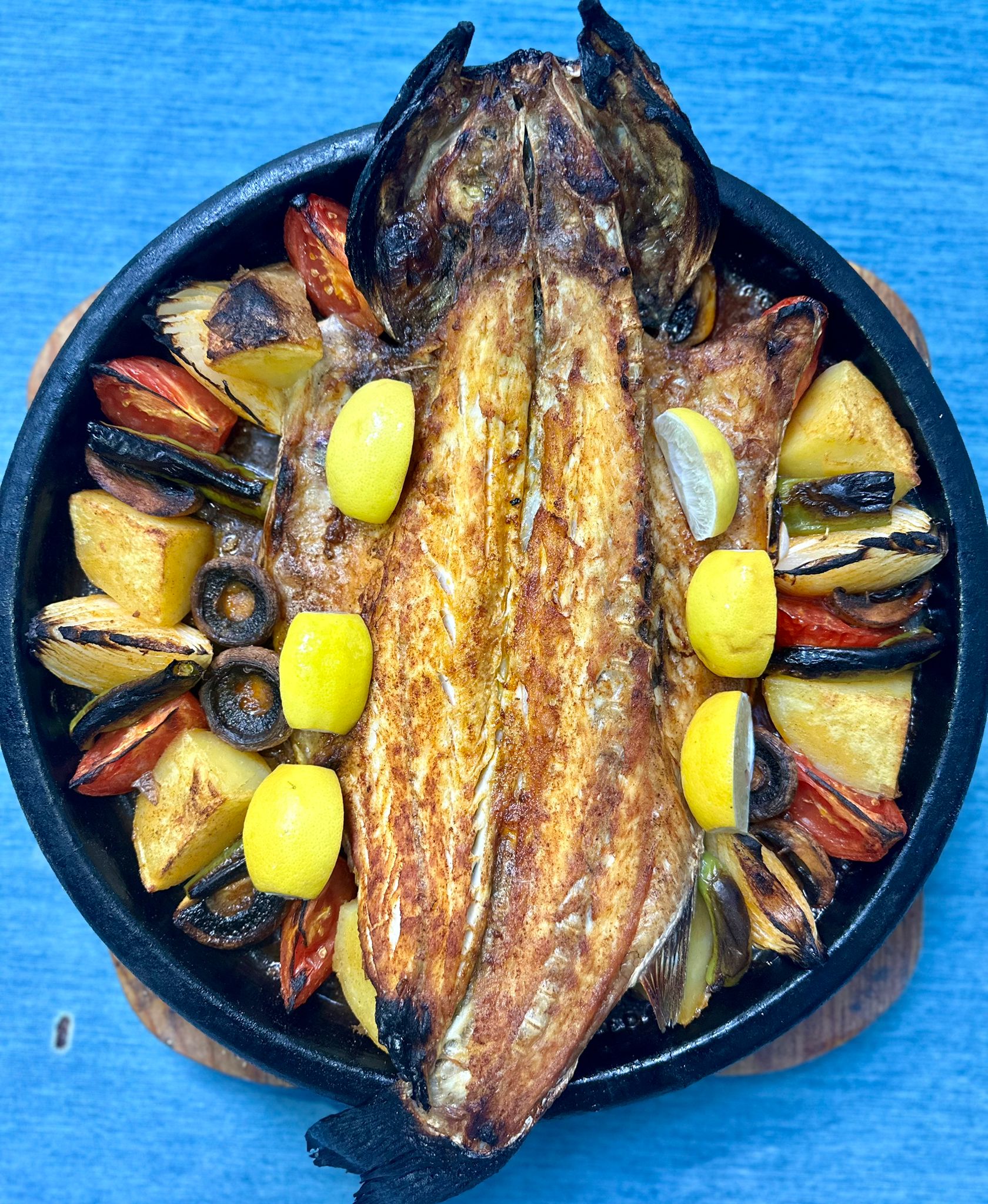 Запеченный морской окунь